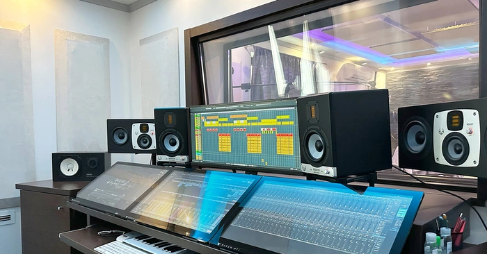 eve-audio-sc2070-aktif-referans-monitoru-asimetrik-e-ticaret-gorsel2